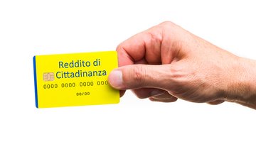 Reddito di cittadinanza, due ricariche per chi vive sotto lo stesso tetto: è possibile, ecco come fare