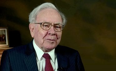 Warren Buffett ha tagliato del 50% la quota detenuta in questa banca. La nuova grande mossa 