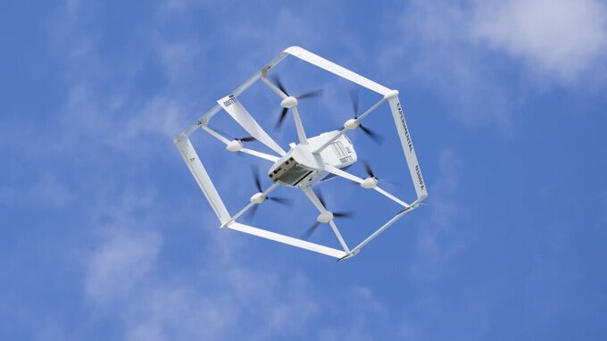 Amazon inizia le consegne con i droni, ecco Prime Air