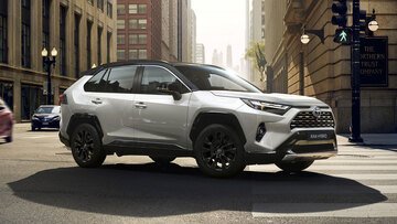 Toyota RAV4 2023: il SUV giapponese è più sicuro e connesso