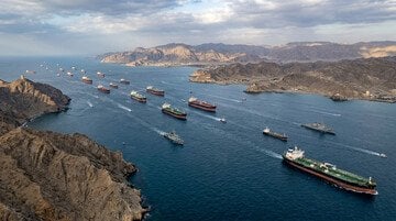 La ripartenza delle 1.500 navi ferme nello Stretto di Hormuz potrebbe causare un disastro ambientale