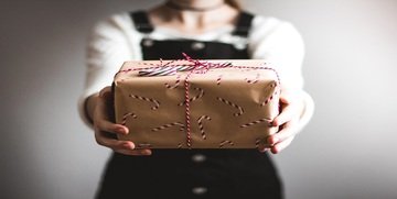 Regali di Natale per lei, 20 idee regalo sotto i 50 euro