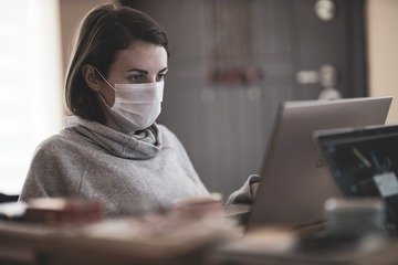 Cosa può e deve fare chi è positivo al Covid