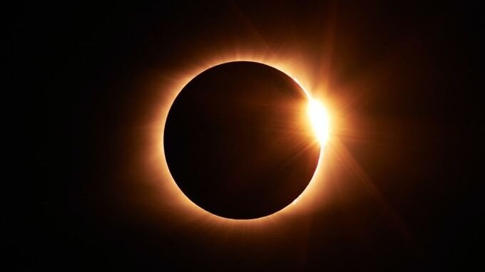 Perché le scuole chiudono durante l'eclissi solare di aprile (e dove)