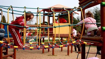 Bambini, parchi e aree gioco: la guida per i genitori alle regole dal 15 giugno