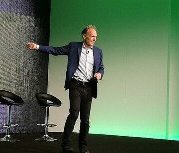 Tim Berners-Lee in Italia: l'inventore del Web sarà al WMF 2023