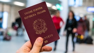 Passaporti più potenti al mondo, classifica 2026. Dov'è l'Italia?