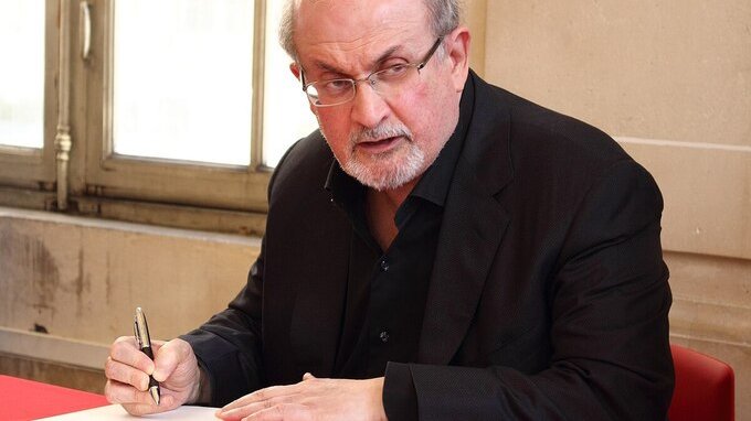 Salman Rushdie: chi è e cosa è successo