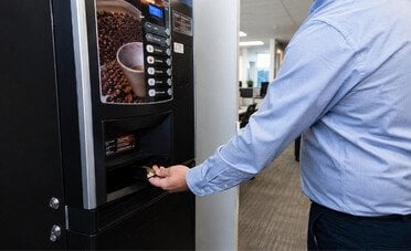 Licenziato per 1,60€ di resto. Il Tribunale riconosce il risarcimento, ma non la reintegra