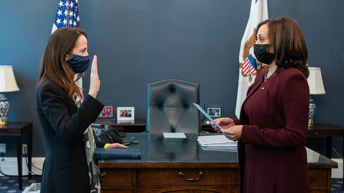 Chi è Avril Haines, la prima donna a capo dell'intelligence USA? Biografia e carriera