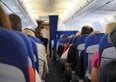 Rivoluzione per chi viaggia in aereo, arrivano i sedili su due livelli (così ti puoi sdraiare)	