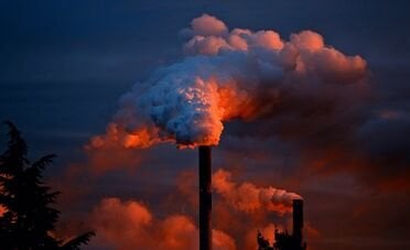 UE verso un blocco totale delle importazioni di acciaio russo entro il 2028. Quali conseguenze?