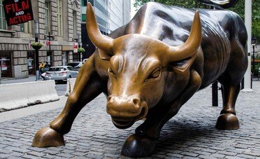 Perché i titoli di Autodesk, Intuit e Broadcom crescono mentre il Nasdaq-100 è ai minimi da marzo 2025?