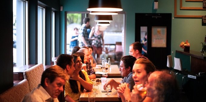 Bar e ristoranti, nuove regole dall'1 aprile: cosa cambia al bancone e ai tavoli e quando serve il green pass