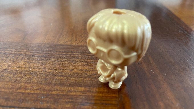 Questo Harry Potter dorato della Kinder Joy vale davvero un sacco di soldi?