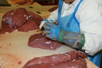 Attenzione a mangiare carne e uova. Dal 2026 saranno meno controllati