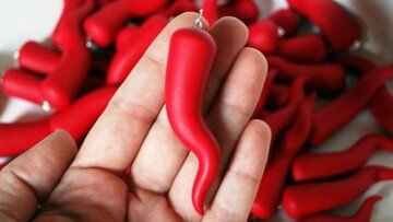Augurare la morte è reato? La risposta della Cassazione