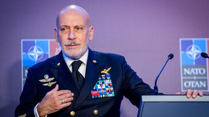 Chi è Cavo Dragone? Il curriculum dell'ammiraglio NATO che parla di “attacco preventivo” contro la Russia