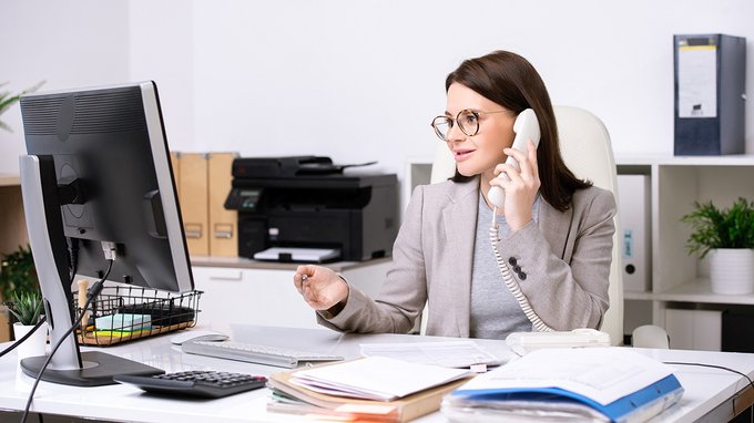 Diventare segretaria: cosa fa, cosa studiare e come candidarsi 