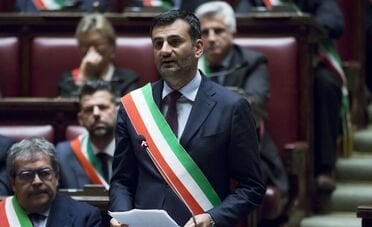 Chi è Antonio Decaro e quanto guadagna il nuovo presidente della Regione Puglia?