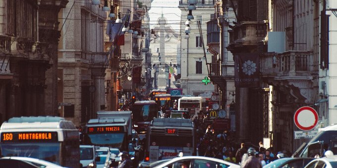 Domenica ecologica Roma, 8 gennaio, blocco del traffico nella Fascia Verde: orari e chi può circolare