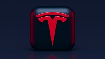 Trimestrale Tesla, azioni giù post annuncio utili e ricavi. Musk su SpaceX: “Mi sembra di ballare il tip tap in un campo minato”