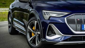 Il pedale dell'acceleratore nelle auto elettriche ha un'altra funzione che in pochi conoscono