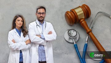 Lo stipendio di un medico legale in Italia, ecco quanto guadagna
