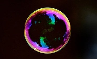 Il confine sottile tra euforia e rischio: i mercati tech possono davvero scoppiare?