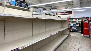 Scaffali vuoti supermercati: quali sono i prodotti che rischiamo di non trovare
