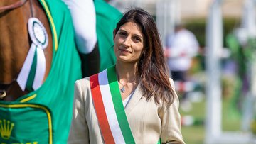 Raggi bis a Roma: ok di Casaleggio grazie a modifica del mandato zero