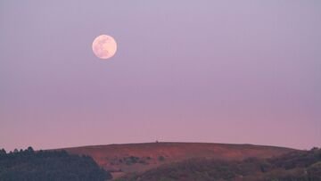 In arrivo oggi la Superluna Rosa: quando e come vederla