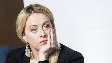 UE smentisce Meloni, giù le previsioni su PIL Italia. Ma migliorano debito e deficit