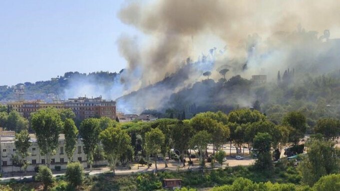 Incendio Roma oggi, importante tenere le finestre chiuse 