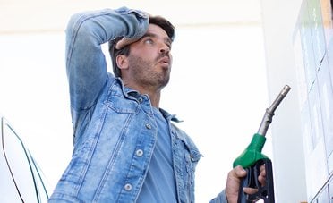 Germania, perché la benzina costa più di 2 euro e nessuno interviene?