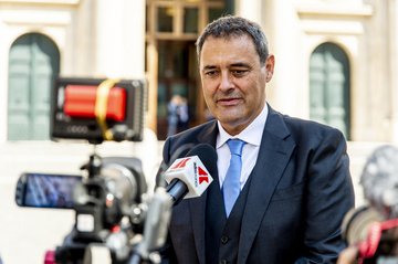 Bollette tra dazi e scenari futuri, cosa accadrà nel 2025. Parla Besseghini (presidente ARERA)