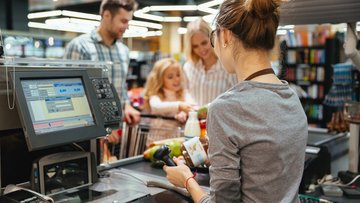 Quanto guadagnano cassieri e cassiere di supermercato in Italia