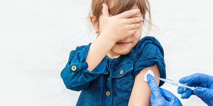 Vaccino obbligatorio dai 5 anni in su: la proposta di Garattini