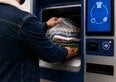 Soldi in cambio di vecchi vestiti. Ecco come come funzionano le nuove regole UE