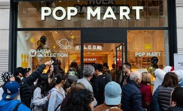 Labubu, arriva il film. Così Pop Mart tenta di salvare un trend (in calo) da $40 miliardi