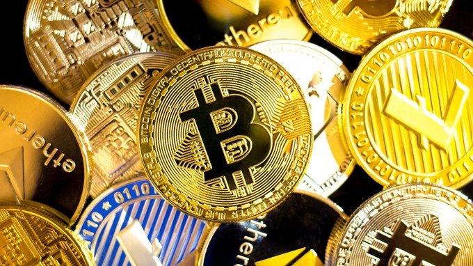Criptovalute al collasso: Bitcoin affonda sotto i 25.000$. Celsius blocca prelievi e trasferimenti 