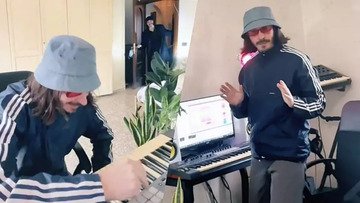 Kinder fetta a letto, nuova canzone virale su Tik Tok e Instagram: chi è l'autore e testo