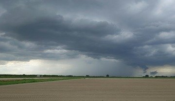 Previsioni meteo ponte del 25 aprile: rischio temporali, ecco dove