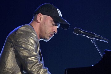 Eros Ramazzotti rischia una denuncia per diffamazione: perché e cosa può succedere