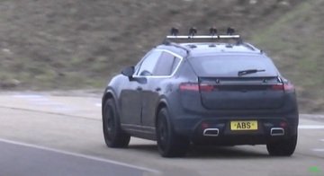 Nuova Porsche Macan Elettrica avvistata in un video