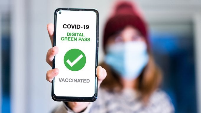 “Ottieni il green pass per muoverti liberamente senza mascherina”: attenti alla truffa su WhatsApp