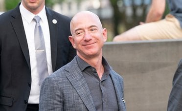 Raddoppiare le tasse ai ricchi non aiuterà la classe media. Le parole di Jeff Bezos contro il “Tax the rich”