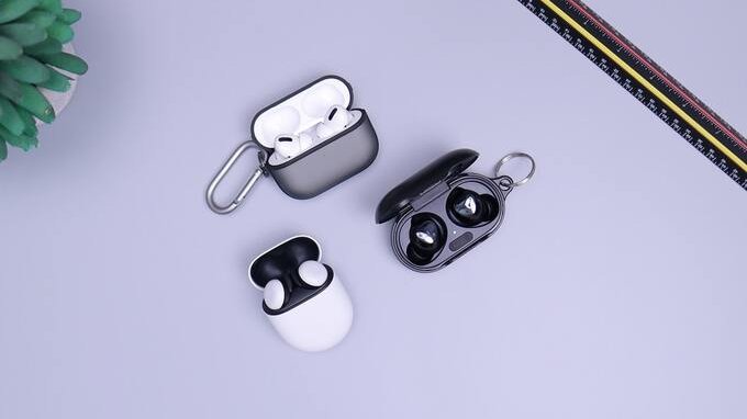 OpenAI lancia gli auricolari con ChatGPT integrato. Quanto costano e quando arrivano in Italia?