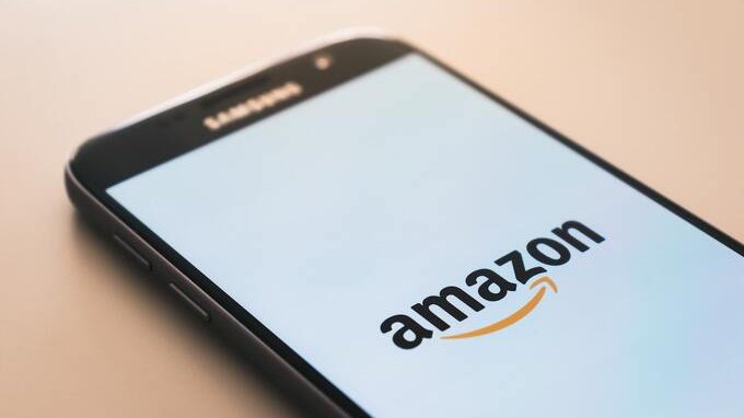 Amazon fa causa a Perplexity. Gli agenti AI entrano negli account degli utenti senza autorizzazione