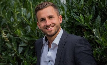 Chi è e quanto guadagna Ulrich Siegmund, “l'uomo più pericoloso della Germania” che ha riportato l'estrema destra al potere